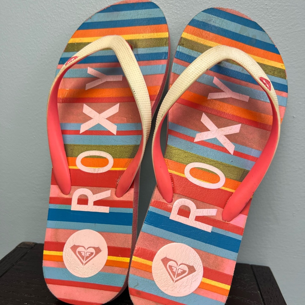 Roxy- Flip Flops, multi color with‎ white strap, Size:6/7- Pre Owned